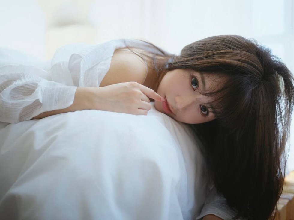 从包养到情感依恋:现代社会的复杂人际关系探讨 从包养到情感依恋:现代社会的复杂人际关系探讨