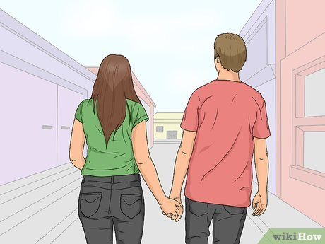 Step 5 Engage in public displays of affection (PDA) so he feels valued.